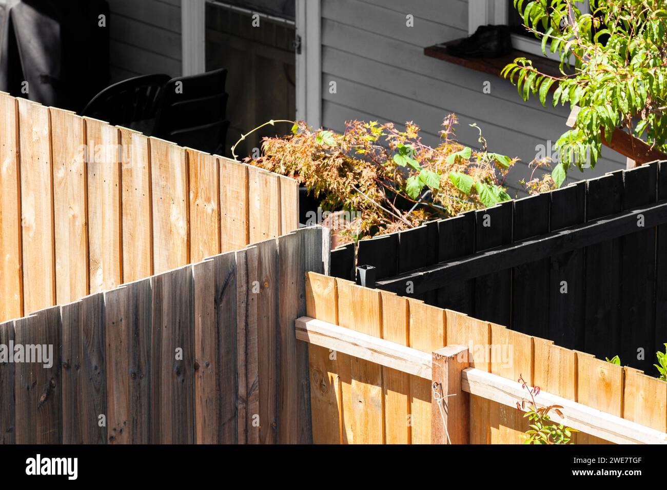 Intersection Fences Intersection of neighborhood fence lines hi-res stock photography and ...
