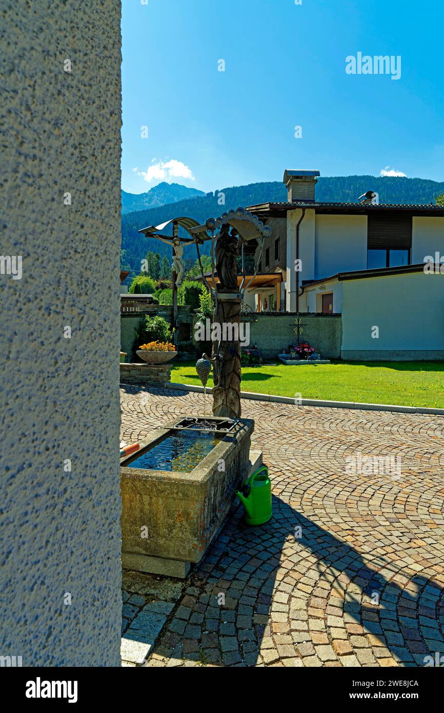Pfarrkirche Birgitz, Brunnen Stock Photo Alamy