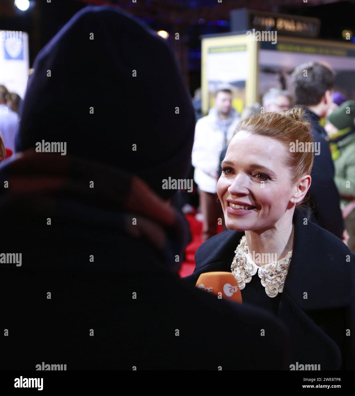 Berlin, Germany. 23rd Jan, 2024. Berlin: World premiere of 'Eine Million Minuten” at the Zoopalast. The photo shows the actress Karoline Herfurth on the red carpet shortly before the world premiere of the film 'A Million Minutes' in front of the Zoopalast. (Photo by Simone Kuhlmey/Pacific Press) Credit: Pacific Press Media Production Corp./Alamy Live News Stock Photo
