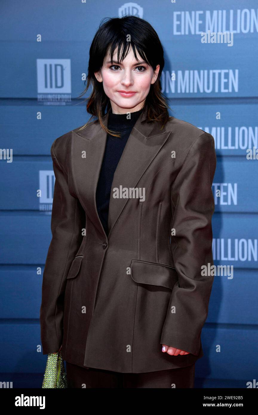 Romina K per Bei Der Premiere Des Kinofilms Eine Million Minuten Im Zoo romina-k-per-bei-der-premiere-des-kinofilms-eine-million-minuten-im-zoo