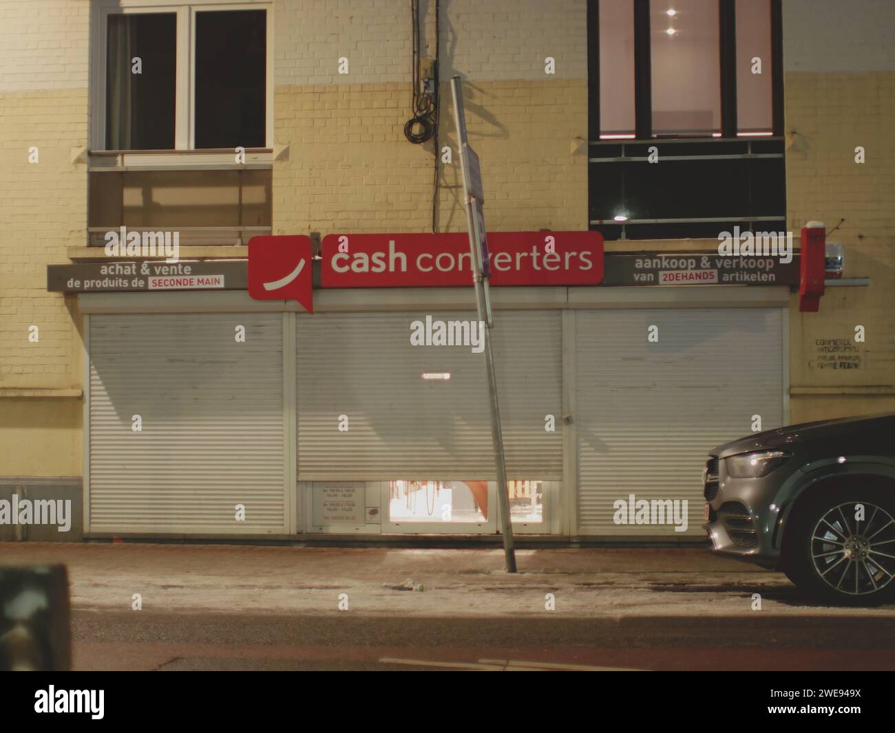 Brussels, Belgium 20 January 2024. The Brussels facade of Cash Converters store closes after business hours.. Night city on a winter day Stock Photo