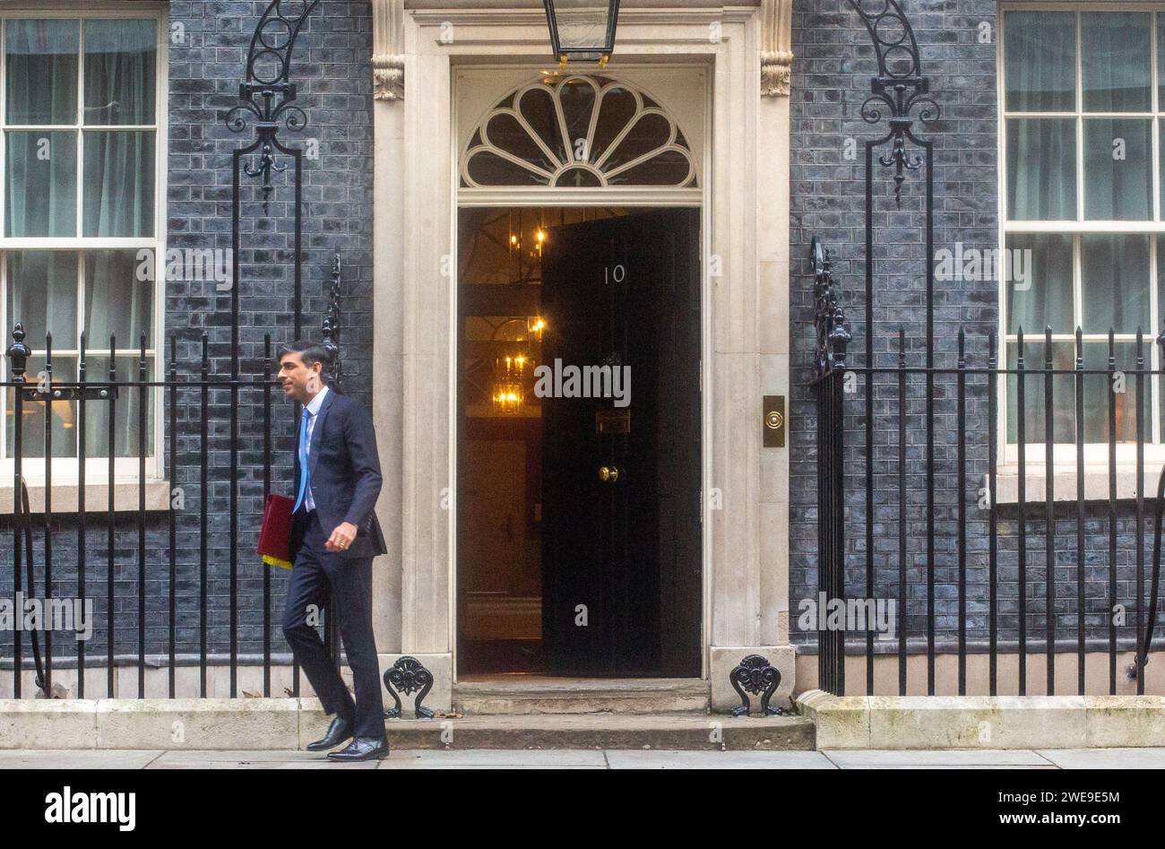 London England UK 24th Jan 2024 UK Prime Minister RISHI SUNAK   London England Uk 24th Jan 2024 Uk Prime Minister Rishi Sunak Leaves 10 Downing Street Ahead Of Pmqs Credit Image Tayfun Salcizuma Press Wire Editorial Usage Only! Not For Commercial Usage! 2WE9E5M 