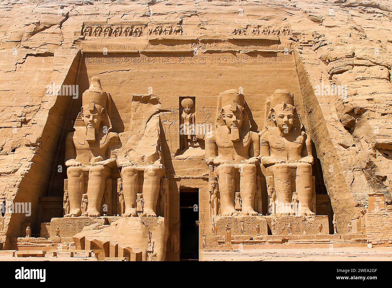 Höhepunkt einer Ägyptenreise. Der Felstempel in Abu Simbel zu Ehren des Pharaos Ramses II., Stock Photo