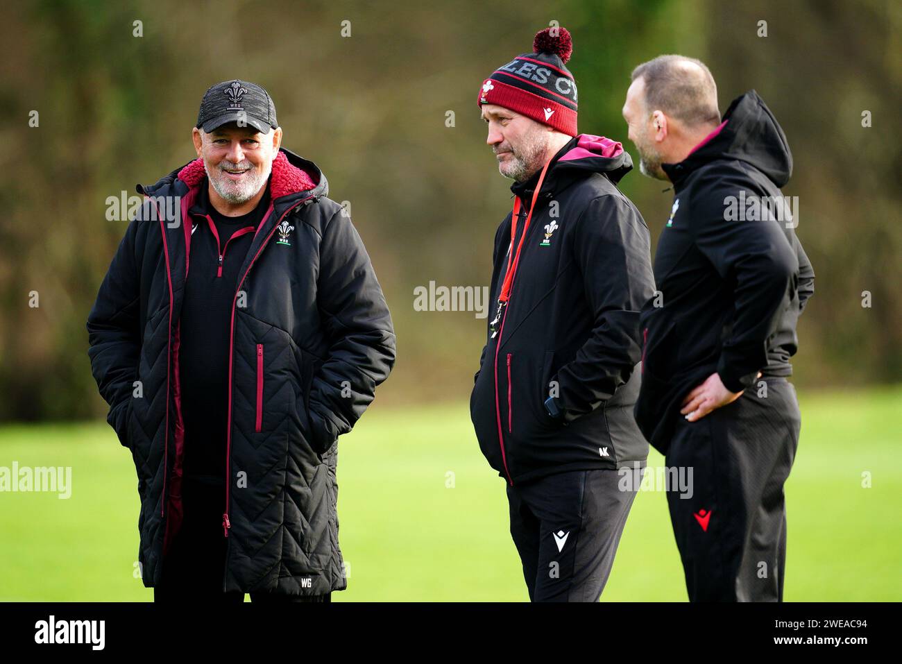 Wales head coach Warren Gatland (left) during a training session at the Vale Resort, Hensol. Picture date: Wednesday January 24, 2024. Stock Photo