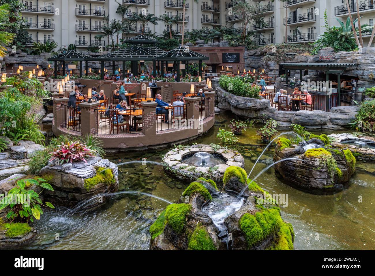 Guests dining at the Cascades American Cafe inside Gaylord Opryland