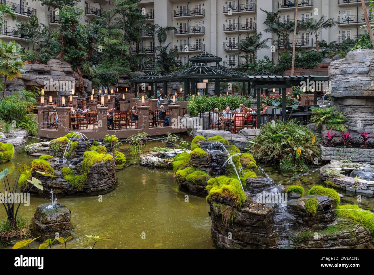 Guests dining at the Cascades American Cafe inside Gaylord Opryland