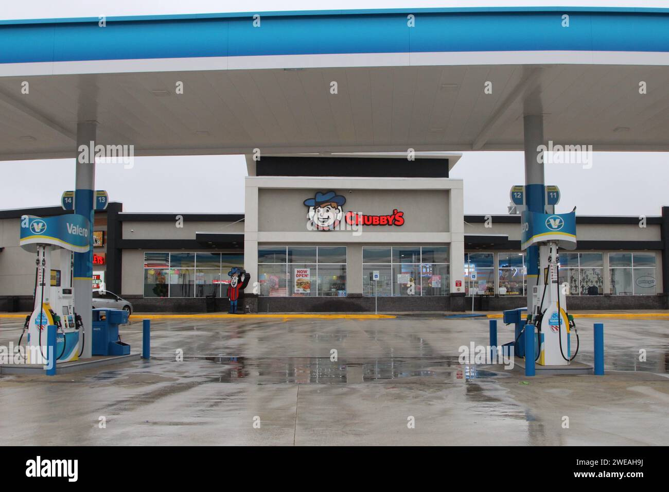 Natalia, USA. 24th Jan, 2024. Exterior view and signage of Valero's