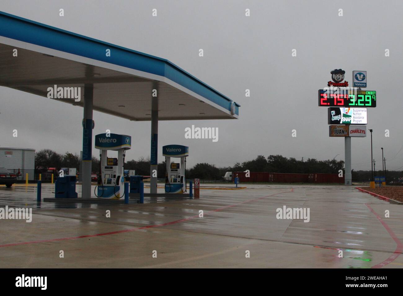 Natalia, USA. 24th Jan, 2024. Exterior view and signage of Valero's