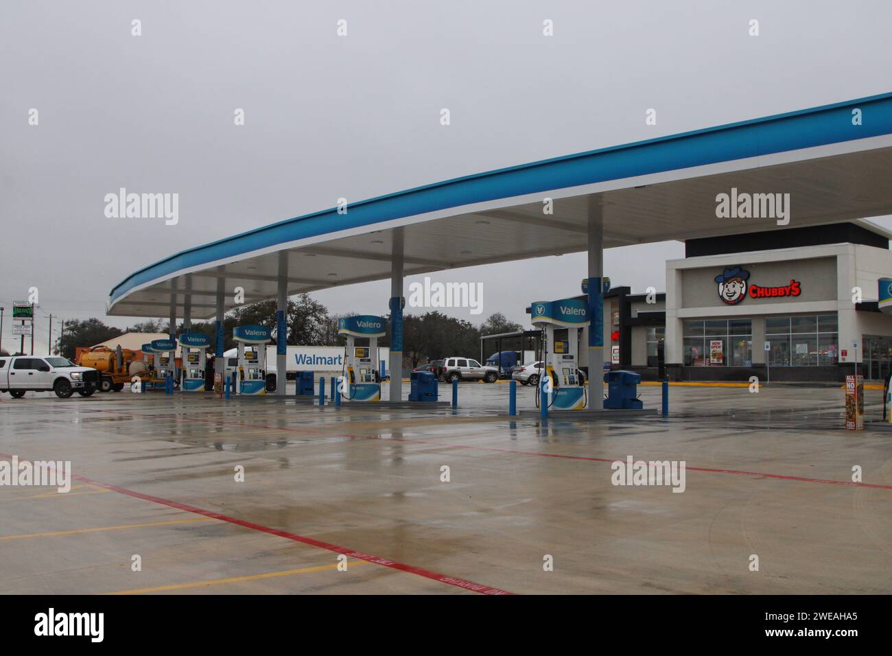 Natalia, USA. 24th Jan, 2024. Exterior view and signage of Valero's