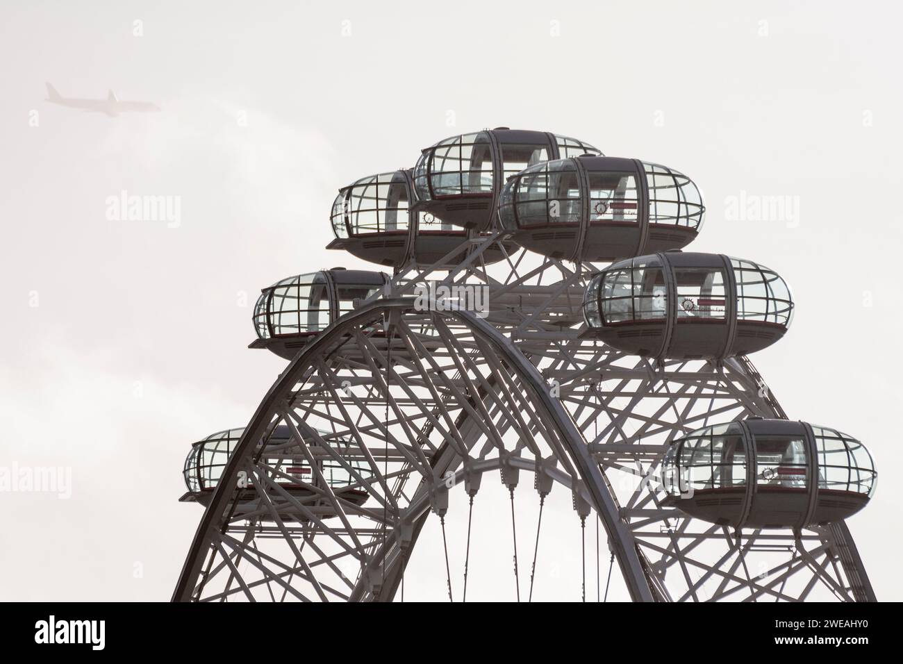 Empty capsules on london eye hi-res stock photography and images - Alamy