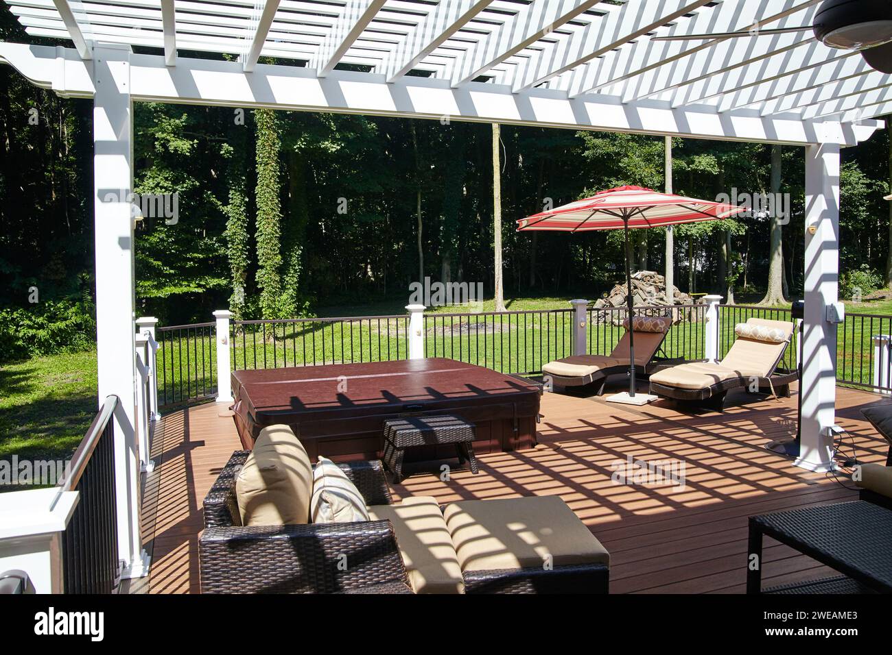Luxury Backyard Pergola, Patio Lounge and Hot Tub Oasis Stock Photo Alamy