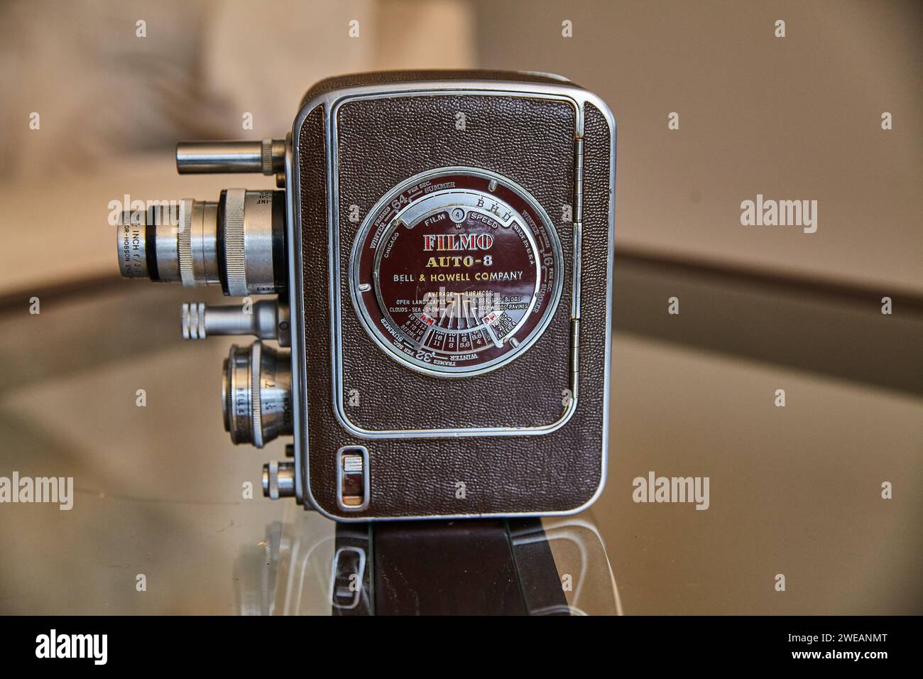Vintage BELL & HOWELL 8mm Projector, Design 122, Model A, Filmo Regent