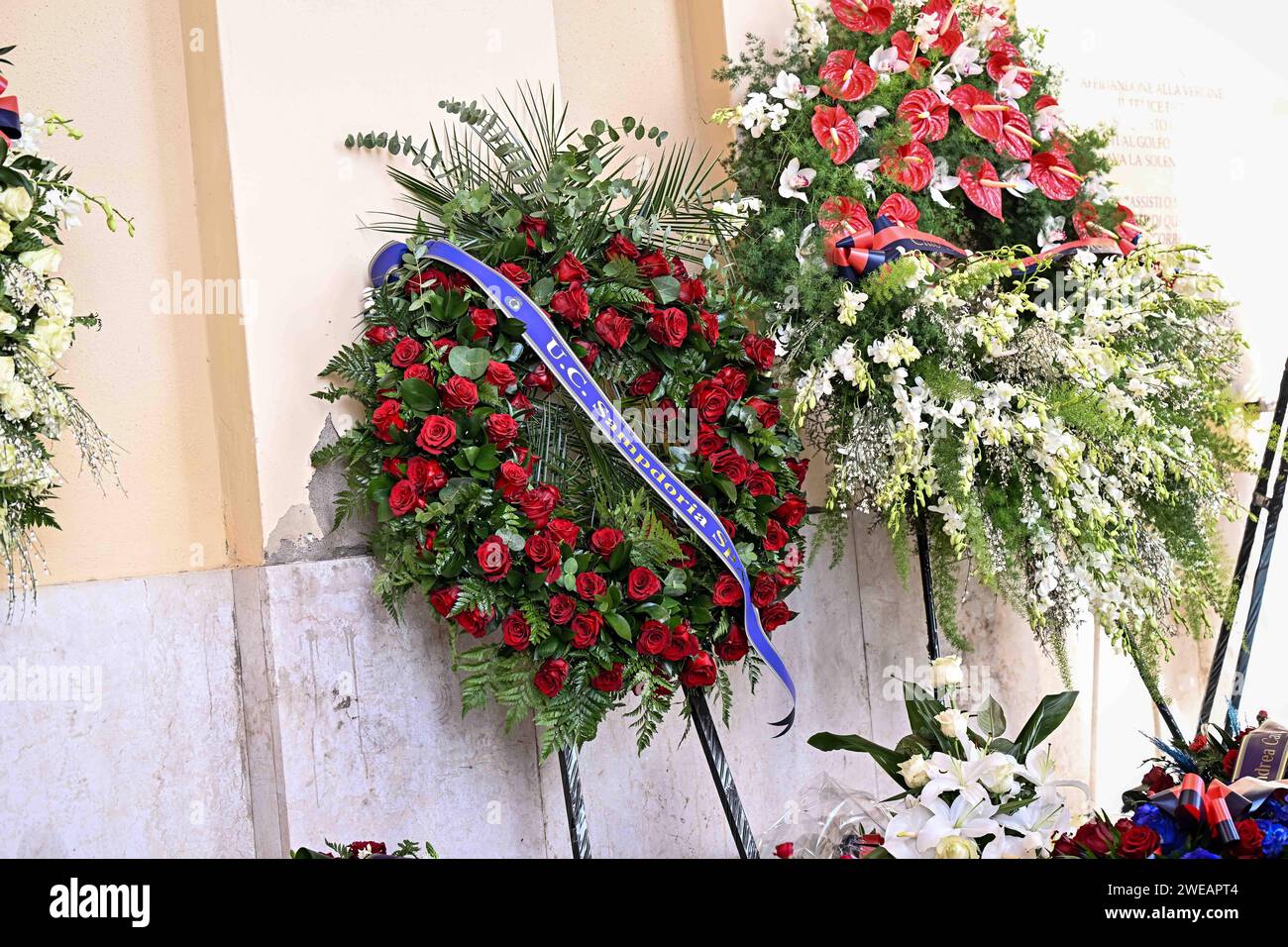 Beerdigung krone hi-res stock photography and images - Alamy