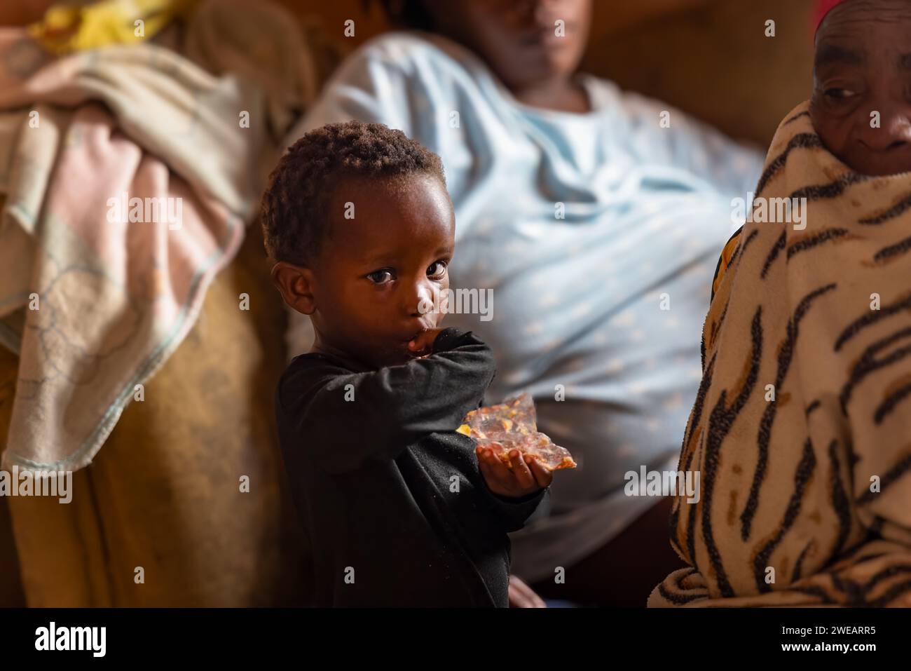 Poor african family hi-res stock photography and images - Alamy