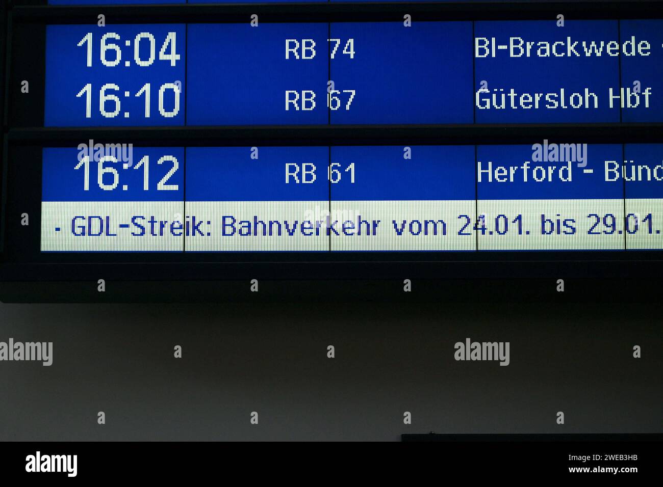 24.01.2024, Bielefeld, Hauptbahnhof, Die Lokfuehrergewerkschaft GDL ...