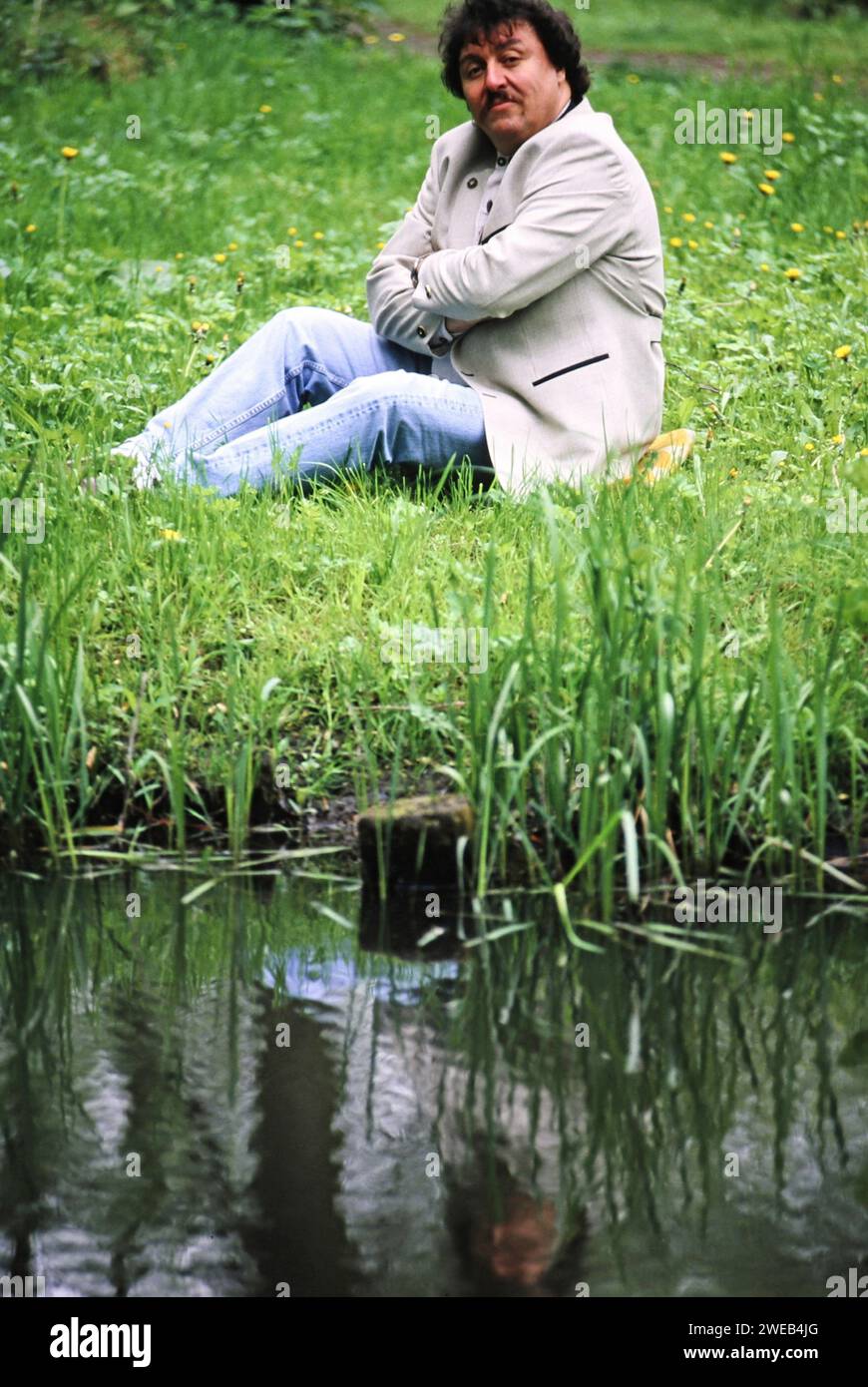Achim Mentzel, deutscher Musiker und Fernsehmoderator, in seinem Heimatrevier im Spreewald, Deutschland um 1999. Stock Photo