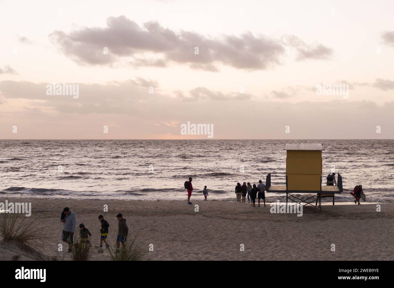 MONTEVIDEO, URUGUAY - Dezember 29, 2023: Beautiful sunset at Ramirez beach in Montevideo, Uruguay. Stock Photo