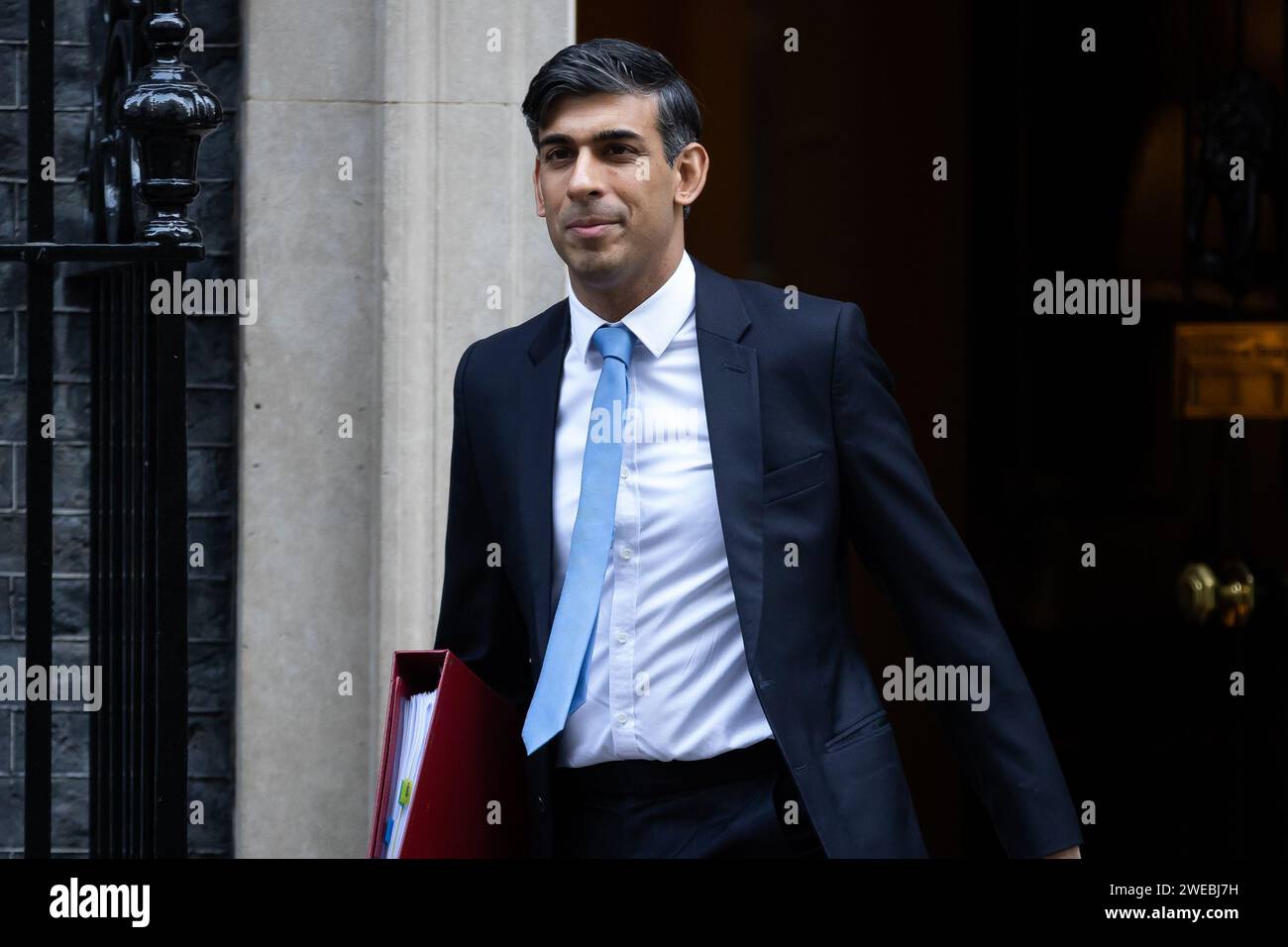 London UK 24th Jan 2024 Prime Minister Rishi Sunak Leaves 10   London Uk 24th Jan 2024 Prime Minister Rishi Sunak Leaves 10 Downing Street For Parliament To Take Prime Ministers Questions In London Credit Sopa Images Limitedalamy Live News 2WEBJ7H 