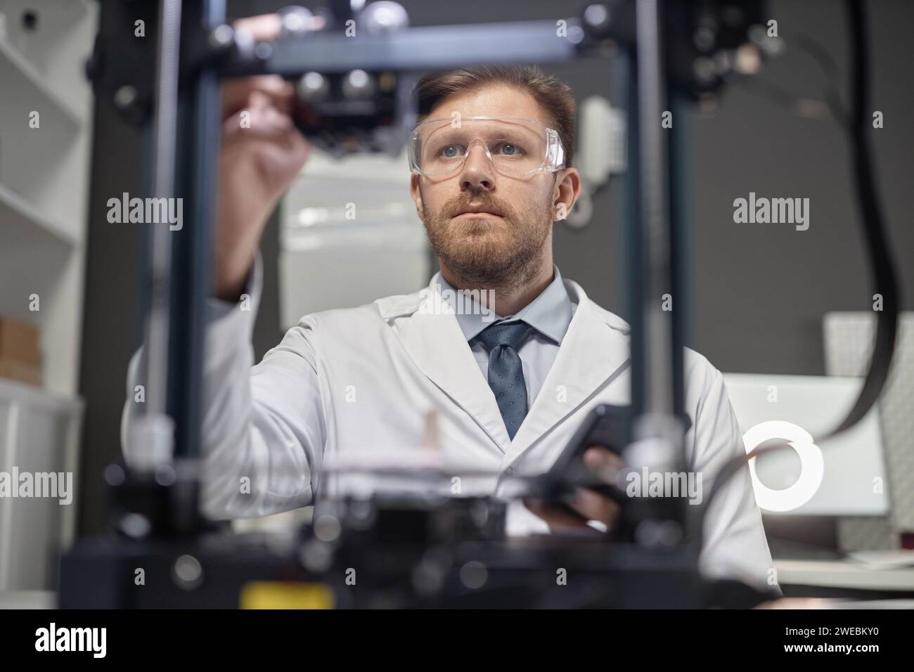 Setting up equipment in a lab hi-res stock photography and images - Alamy
