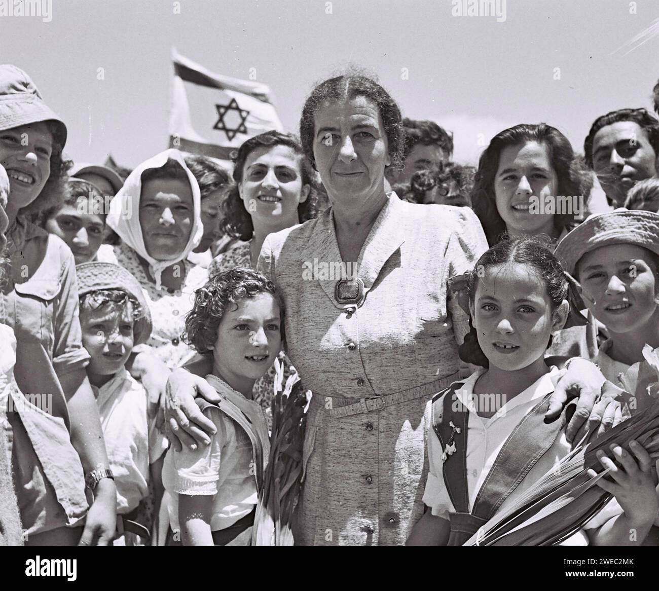 GOLDA MEIR (1898-1978) Prime Minister of Israel in 1950 with members of the Kibbutz Shefayim Stock Photo