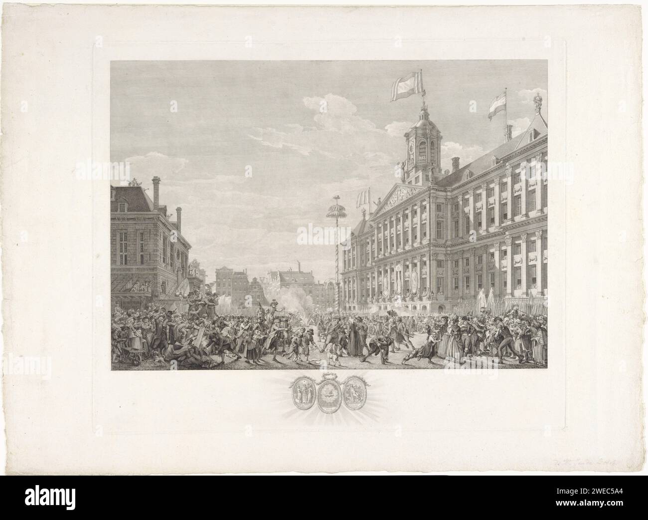 Alliantiegeest Op Dam, 1795, Reinier Vinkeles (I), After Jacques Kuyper, 1796 print The Alliance party on Dam Square in front of the Town Hall in Amsterdam, to celebrate the Alliance closed between the French and the Batavian Republic, 19 June 1795. Chaotic Festive, Central De Vrijheidsboom. In the caption the three oval medallions with allegorical representations that hung on the facade of the town hall. Amsterdam paper etching dancing around the tree of liberty. alliance, league, union, foedus Dam. City Hall of Amsterdam (1655-1808). Waag on Dam Square Stock Photo