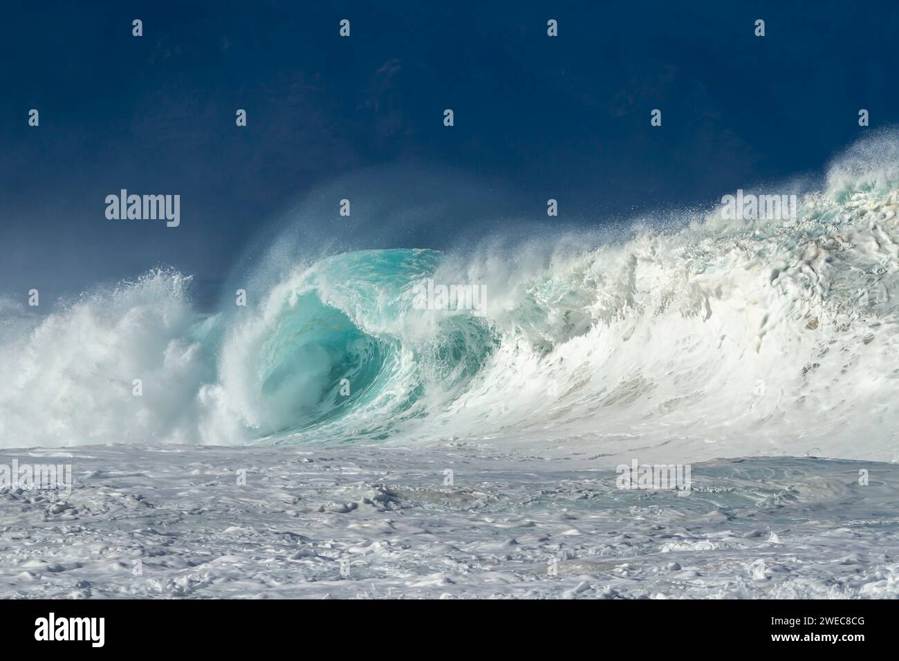 Aqua colour ocean hi-res stock photography and images - Alamy