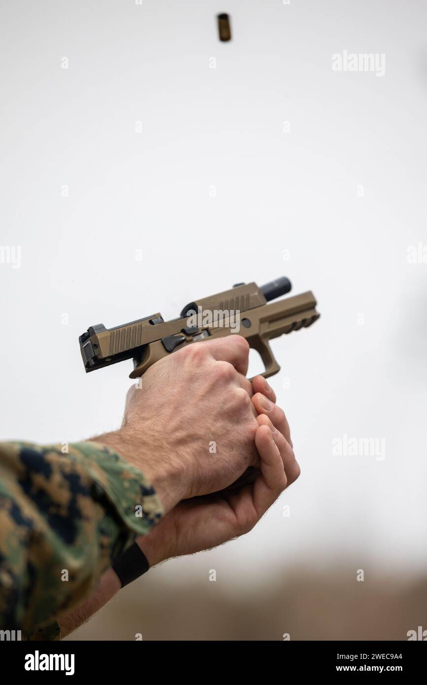 M18 service pistol hires stock photography and images Alamy