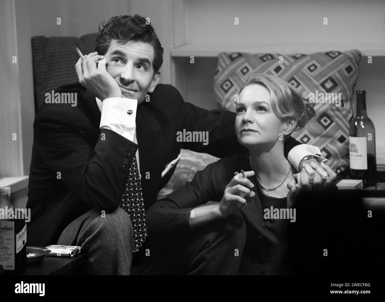 Maestro (2023) directed by Bradley Cooper and starring Bradley Cooper as Leonard Bernstein and Carey Mulligan as Felicia Montealegre in this biopic that chronicles their lifelong relationship. Publicity photograph ***EDITORIAL USE ONLY***. Credit: BFA / Jason McDonald / Netflix Stock Photo