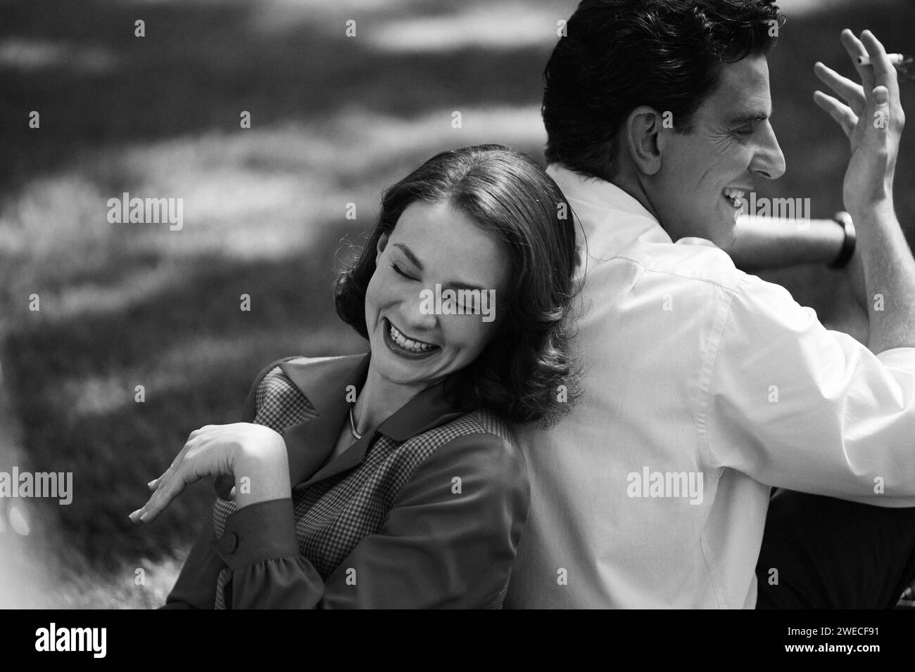Maestro (2023) directed by Bradley Cooper and starring Bradley Cooper as Leonard Bernstein and Carey Mulligan as Felicia Montealegre in this biopic that chronicles their lifelong relationship. Publicity photograph ***EDITORIAL USE ONLY***. Credit: BFA / Jason McDonald / Netflix Stock Photo