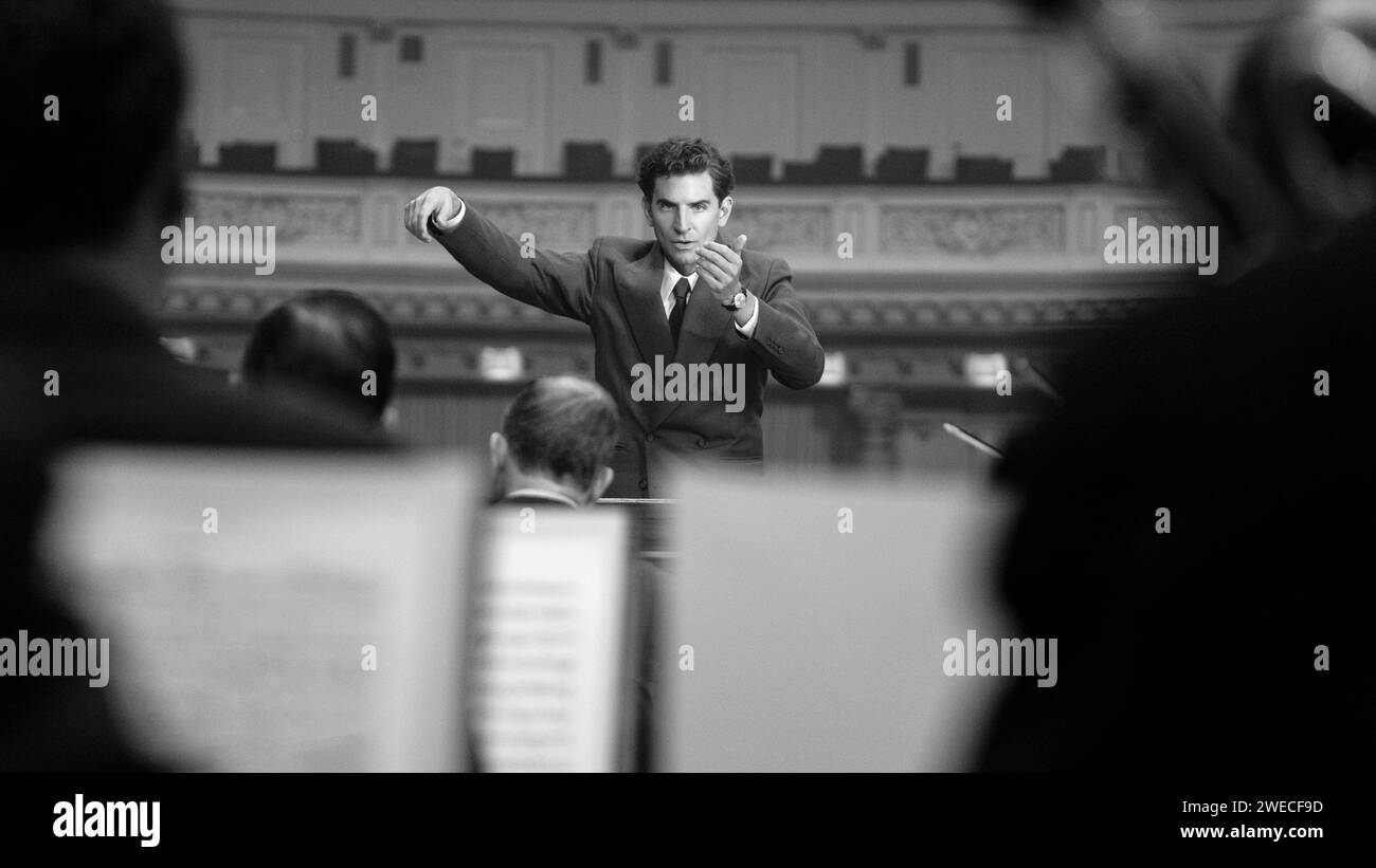 Maestro (2023) directed by and starring Bradley Cooper as Leonard Bernstein in this biopic that chronicles his lifelong relationship with his wife. Publicity photograph ***EDITORIAL USE ONLY***. Credit: BFA / Jason McDonald / Netflix Stock Photo