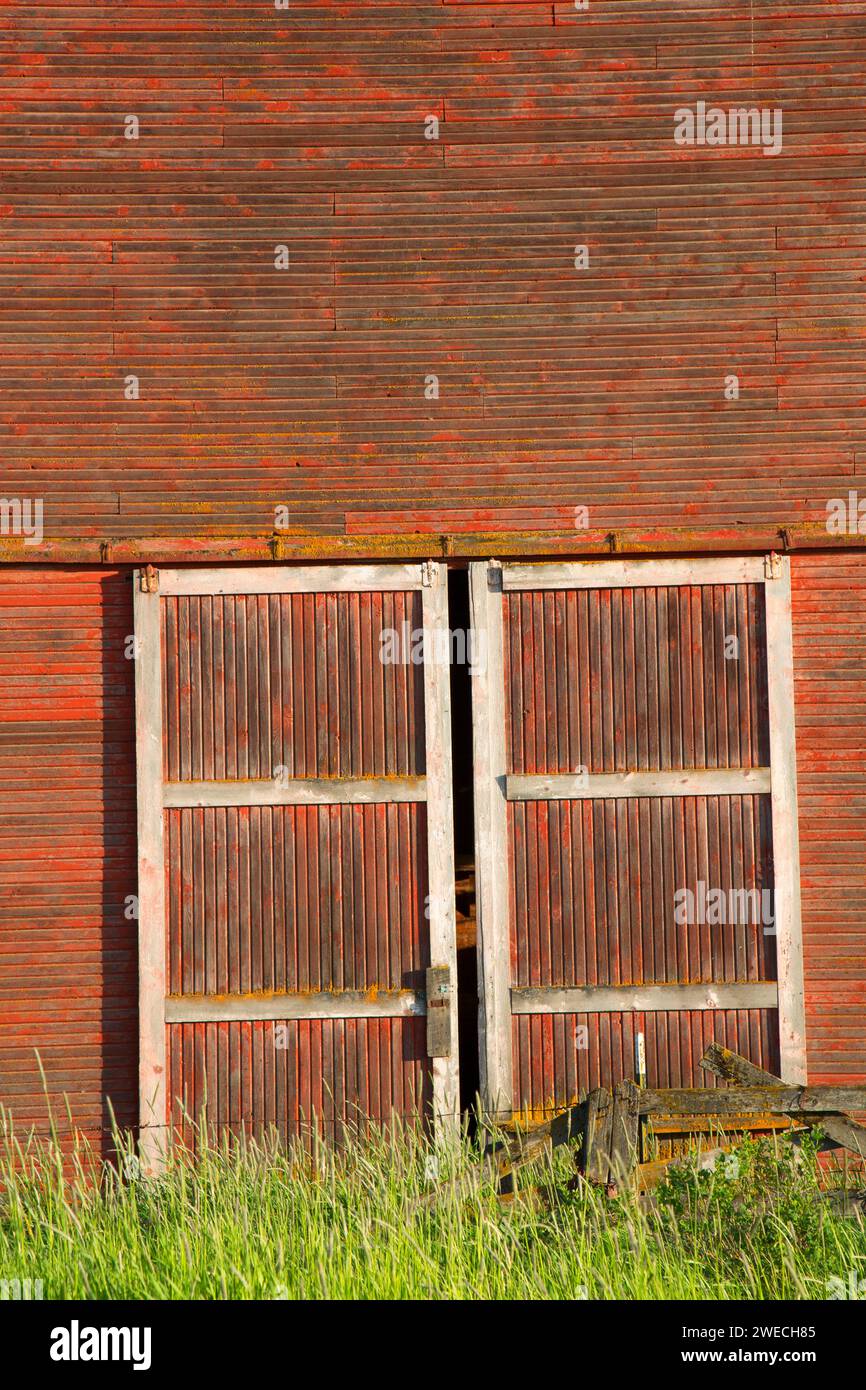 Barn rural farming doors hi-res stock photography and images - Alamy