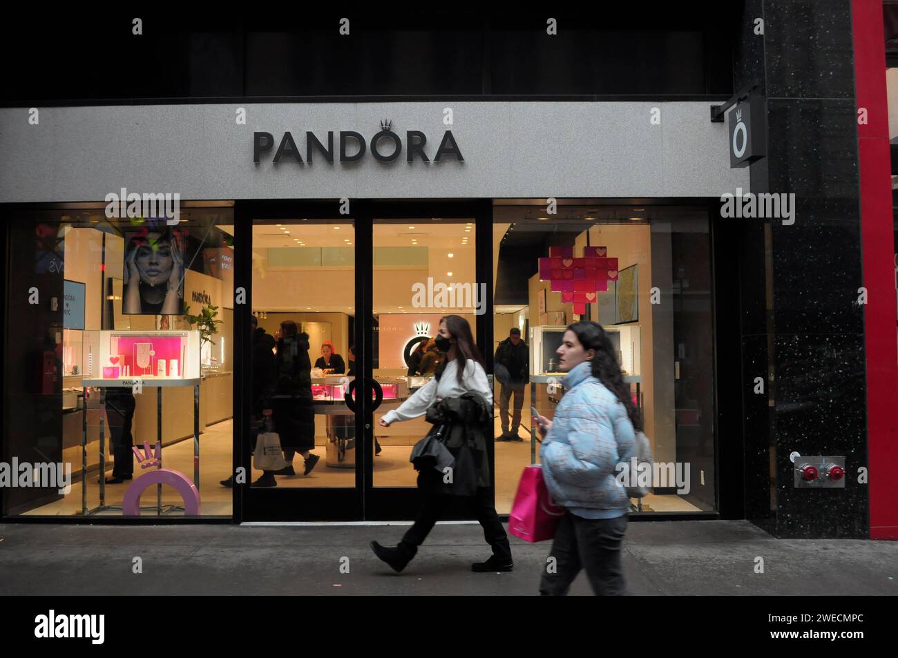 Pandora store in manhattan hot sale