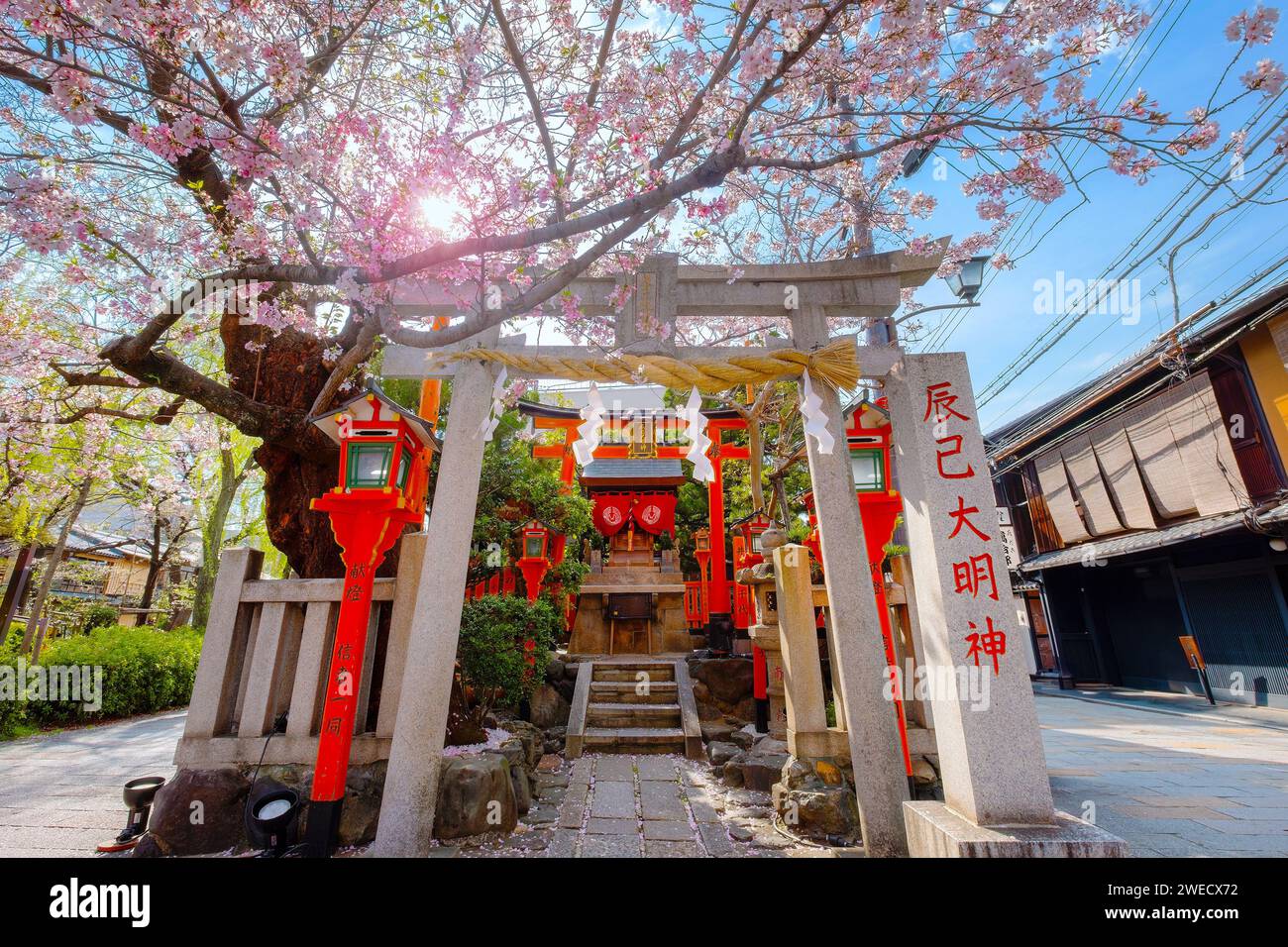 Tatsumi jinja shrine hi-res stock photography and images - Alamy