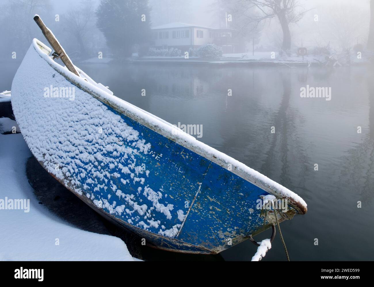 The Ruhr in winter with a snow-covered rowing boat and the Ruhr Island in the fog, Witten, Ruhr area, North Rhine-Westphalia, Germany Stock Photo