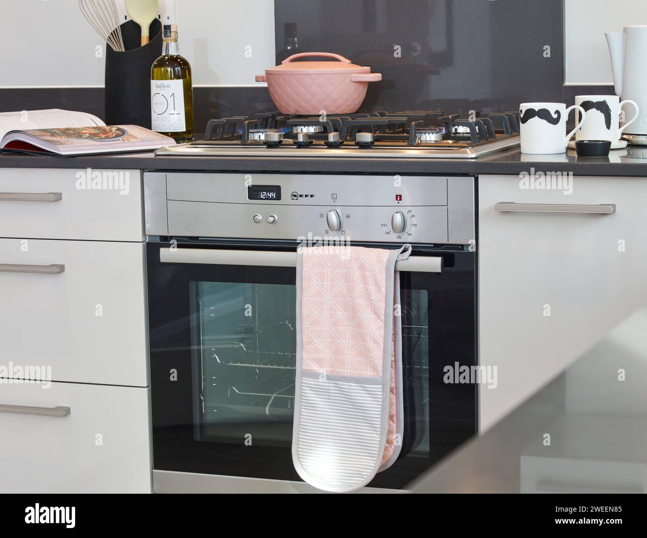 Cooker with oven mitt Stock Photo