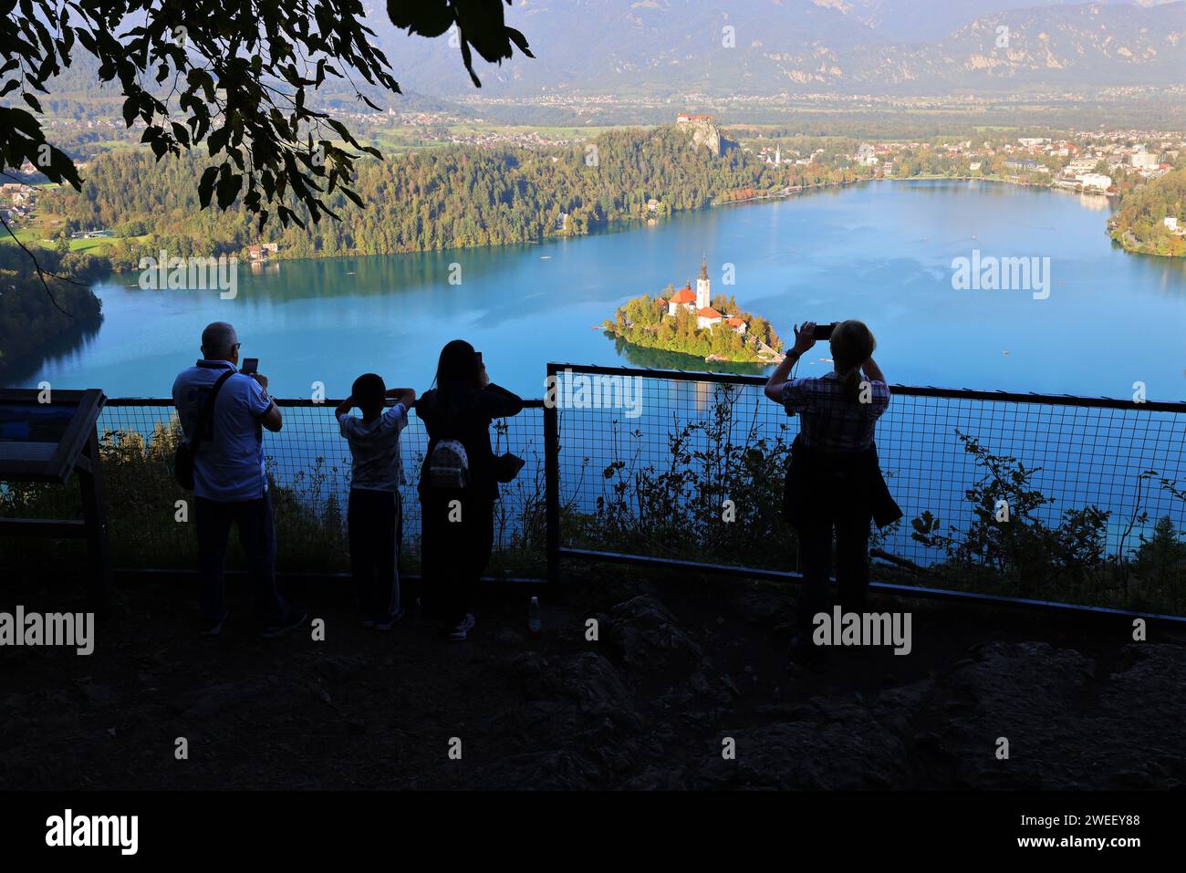 Kirche, Bled, BlederSee, Slowenien, Triglav,  Wildwasser, Abenteuer,  See, Bezaubernder See im Nationalpark Triglav bei Bled Stock Photo