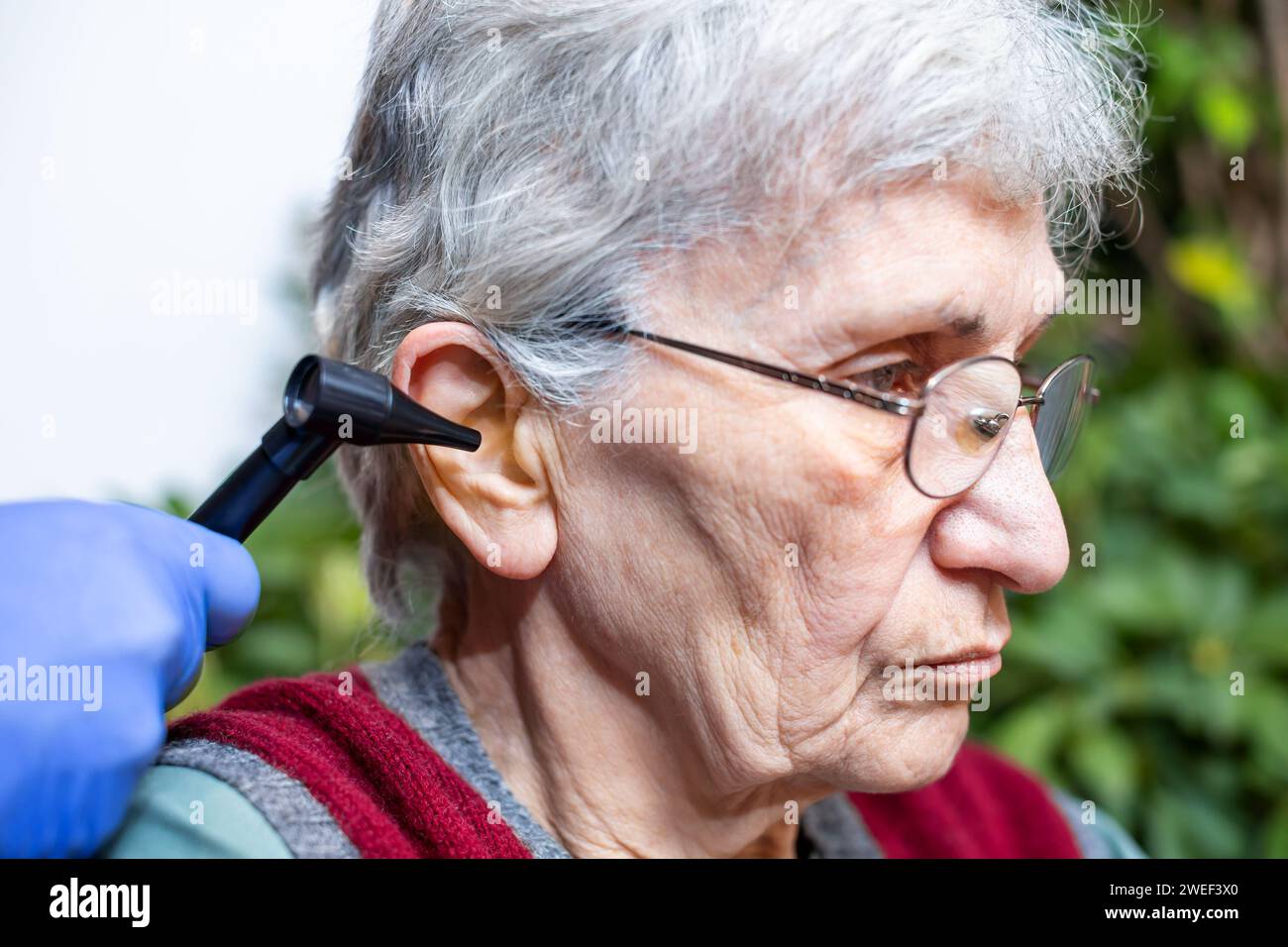 Ear exam hi-res stock photography and images - Alamy