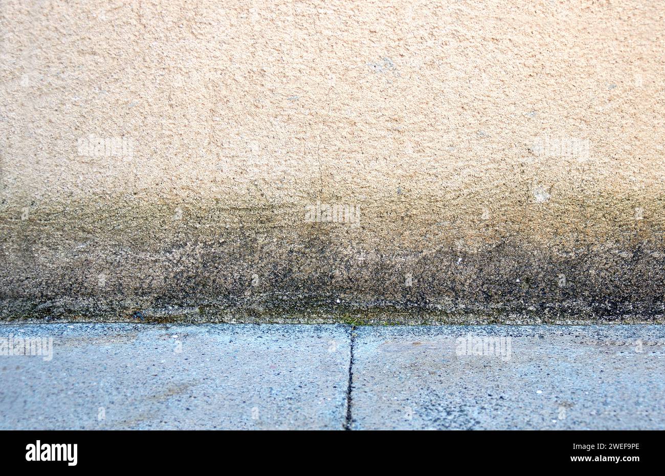 Rain water leaks on the wall causing damage at exterior Stock Photo Alamy