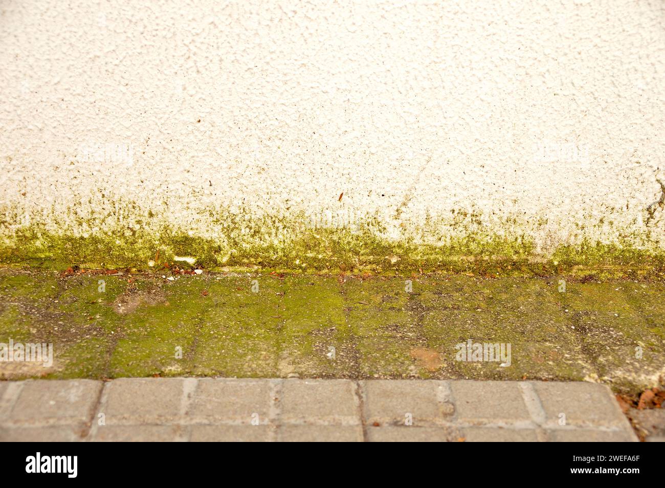 Rain water leaks on the wall causing damage at exterior Stock Photo - Alamy