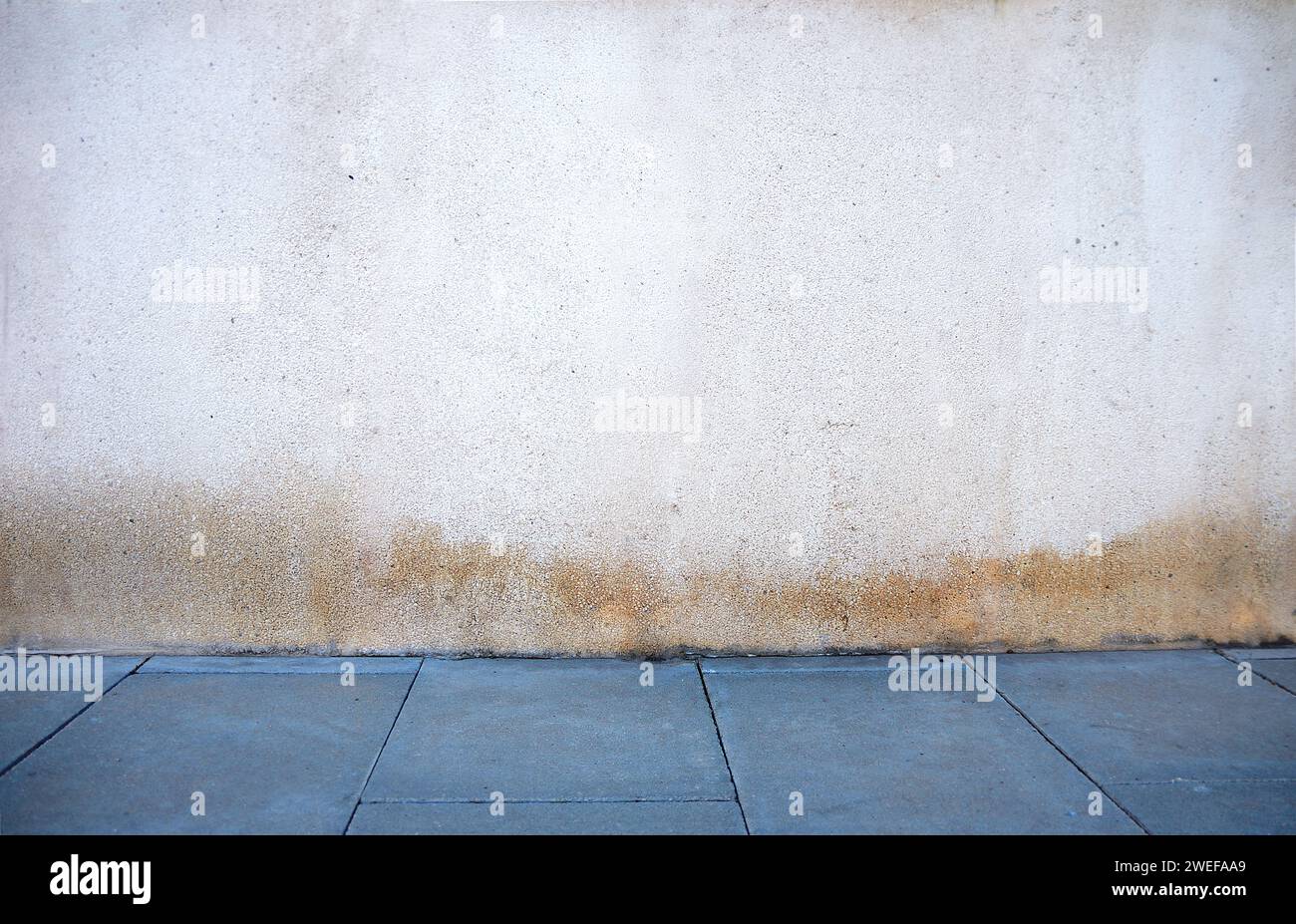 Rain water leaks on the wall causing damage at exterior Stock Photo Alamy