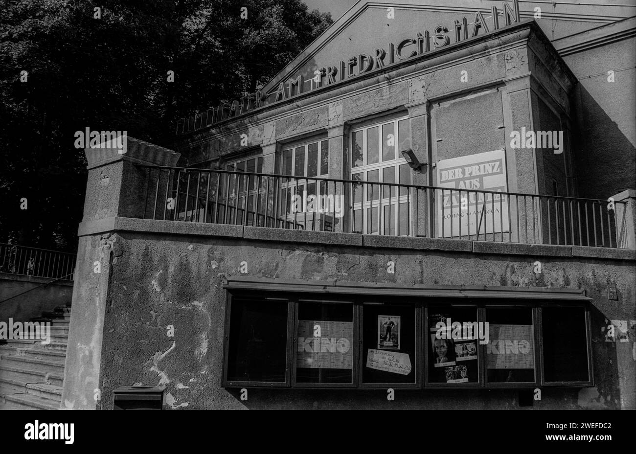 DDR, Berlin, 17.08.1990, Filmtheater am Friedrichshain, Rolf Zoellner Kino, Ost-Berlin *** GDR, Berlin, 17 08 1990, Filmtheater am Friedrichshain, Rolf Zoellner Kino, East Berlin Stock Photo