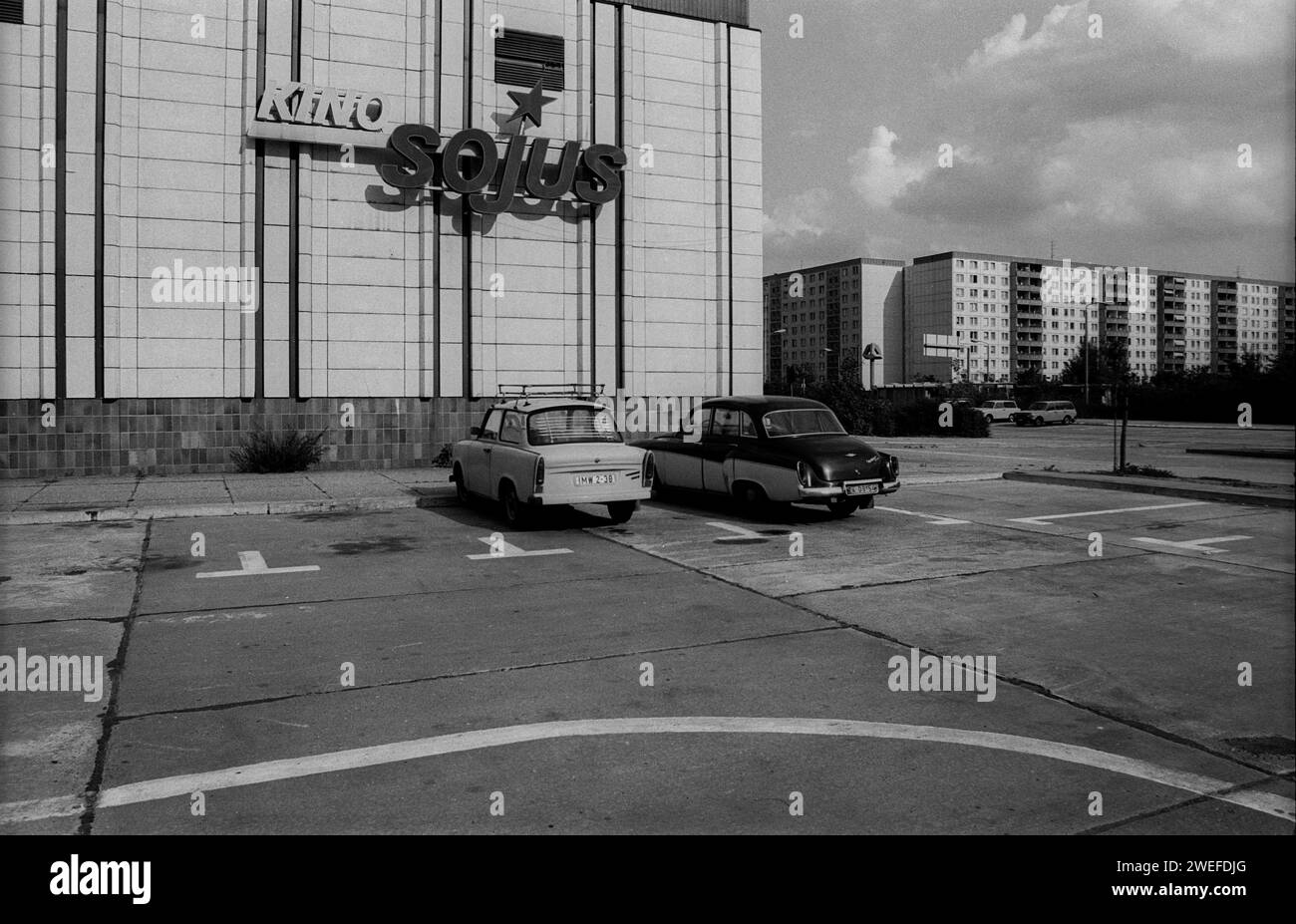 DDR, Berlin, 17.08.1990, Kino Sojus, in Marzahn, Rolf Zoellner Kino, Ost-Berlin *** GDR, Berlin, 17 08 1990, Cinema Sojus, in Marzahn, Rolf Zoellner Cinema, East Berlin Stock Photo