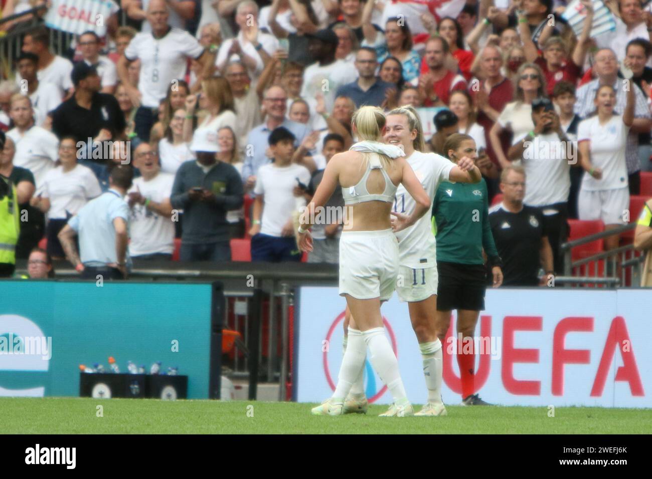 Chloe Kelly Celebrates After Scoring Winning Goal UEFA Women's Euro ...