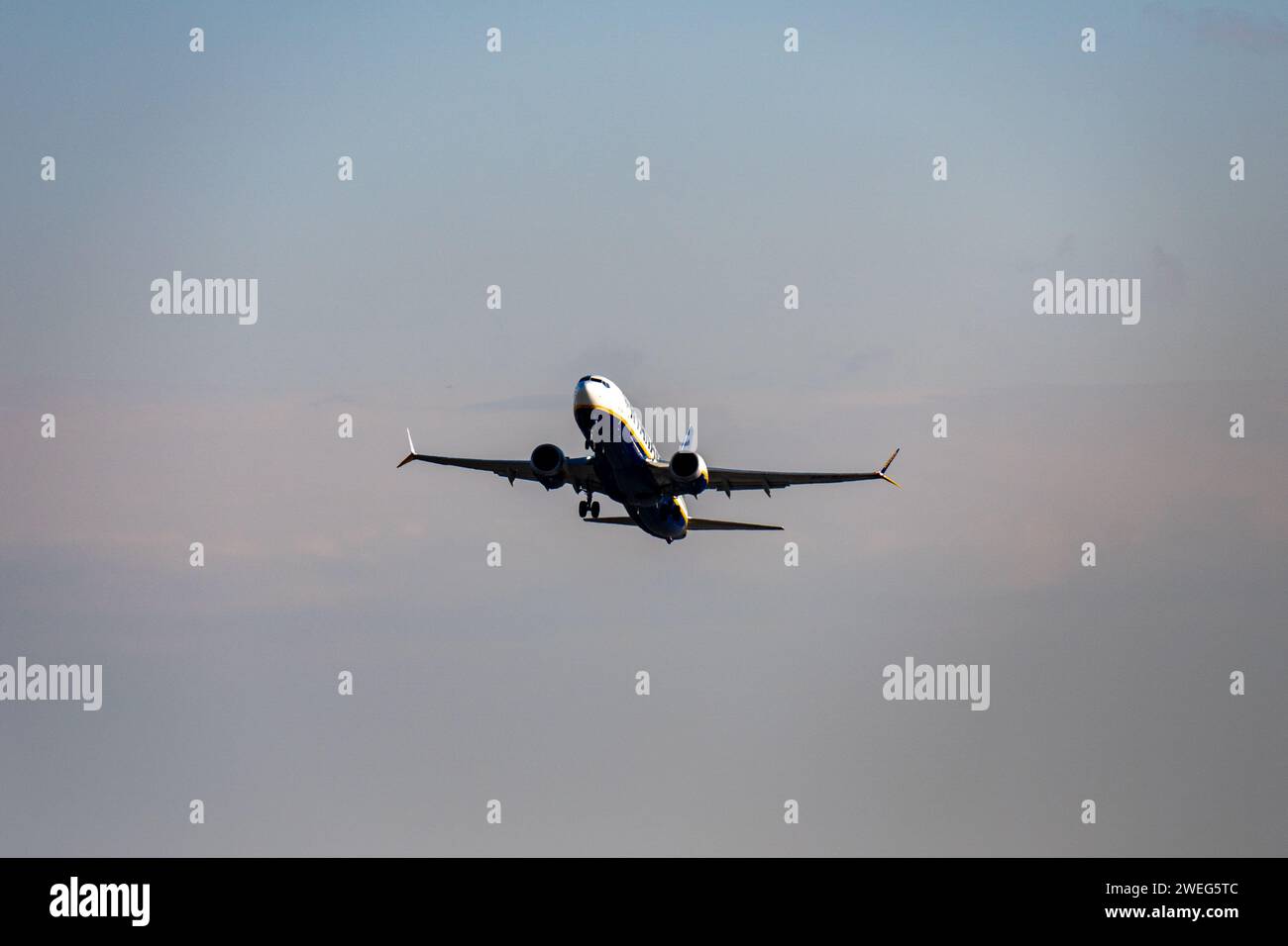 Ryanair Boeing 737 Max 8 Landing At Budapest Airport Stock Photo Alamy