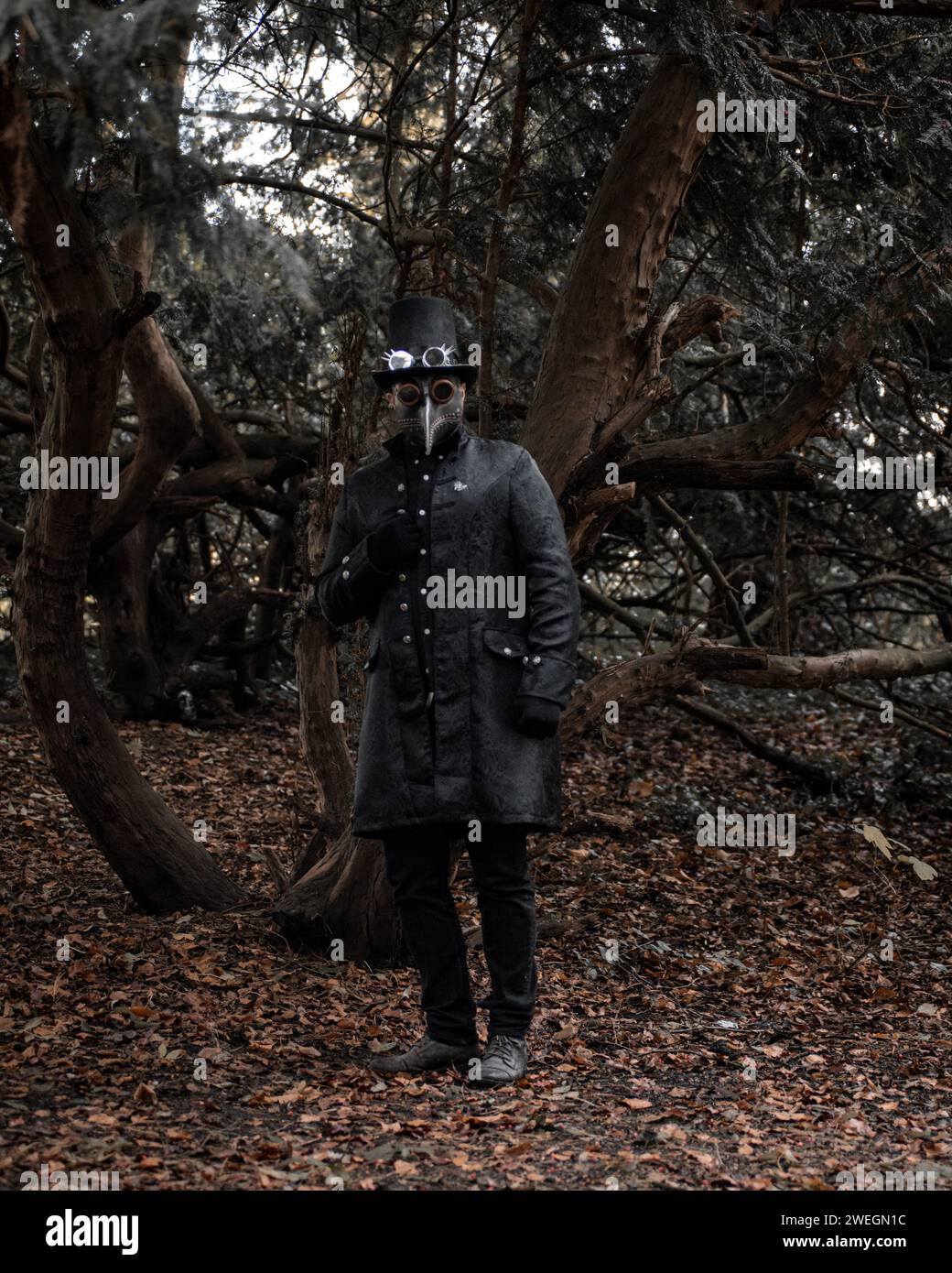 Man wearing an anonymous mask hi-res stock photography and images - Alamy