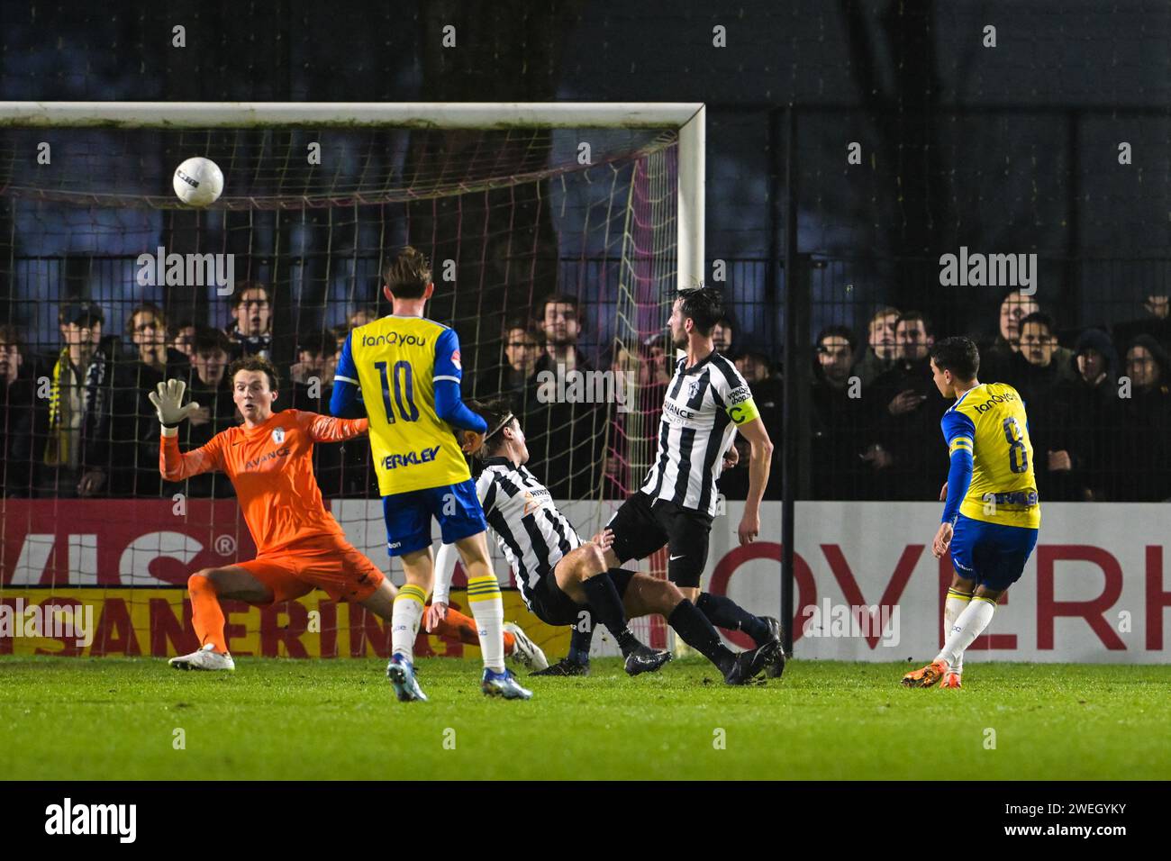 UTRECHT Daniel van Kaam of sc Cambuur (R) misses a big chance during the TOTO KNVB Cup match UTRECHT Daniel van Kaam of sc Cambuur (R) misses a big chance during the TOTO KNVB Cup match