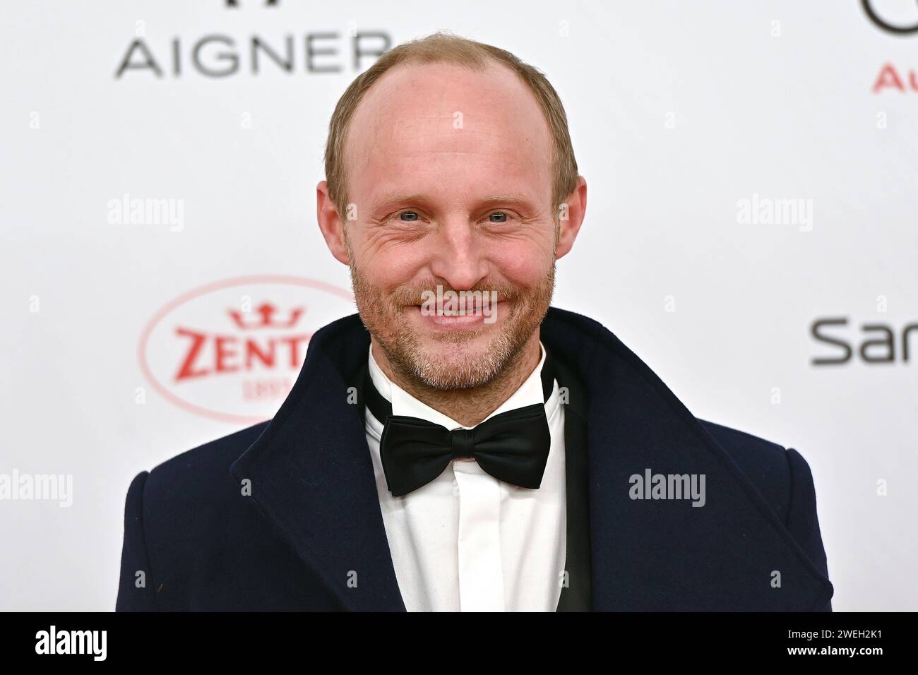 Florian BRUECKNER Schauspieler, Einzelbild,angeschnittenes Einzelmotiv,Portraet,Portrait,Porträt. 48.Deutscher Filmball, Roter Teppich,Red Carpet,am 20.01.2024 im H o t e l B a y e r i s c h e r H o f, M u e n c h e n. Sven Simon Fotoagentur GmbH & Co. Pressefoto KG Prinzess-Luise-Str. 41 45479 M u e l h e i m / R u h r Tel. 0208/9413250 Fax. 0208/9413260 GLS Bank BLZ 430 609 67 Kto. 4030 025 100 IBAN DE75 4306 0967 4030 0251 00 BIC GENODEM1GLS www.svensimon.net *** Florian BRUECKNER Actor , single picture,cropped single motif,portrait,portrait,portrait 48 German Film Ball, Red Carpet,Red Carp Stock Photo