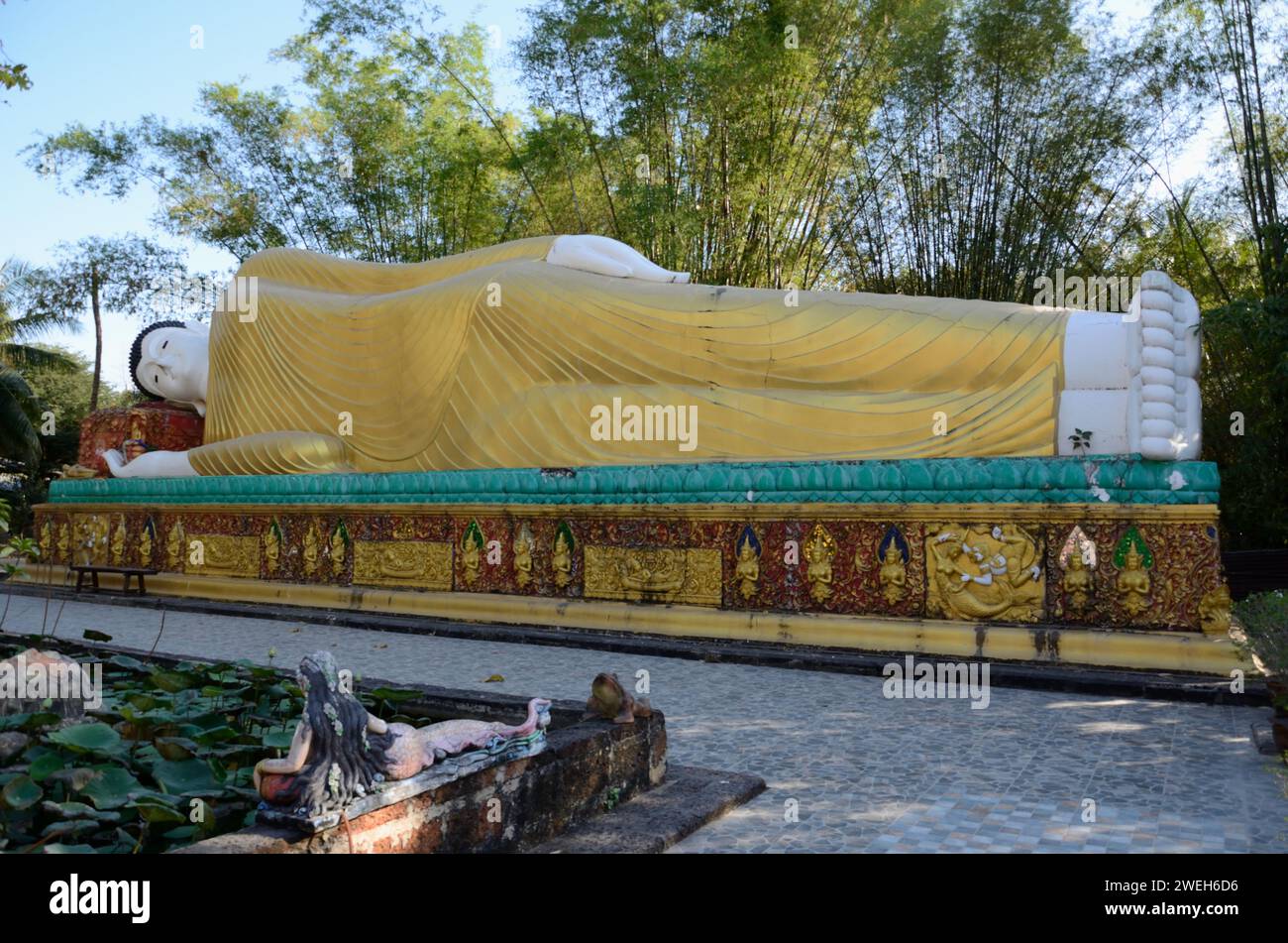 Sam W Rattan Wat rattananetaram hi-res stock photography and images - Alamy