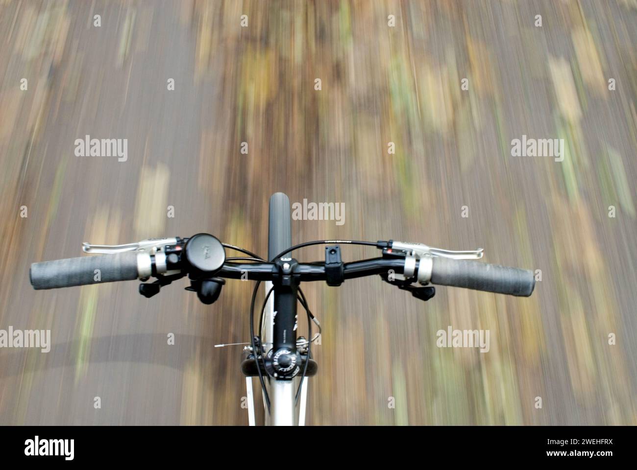 Cycle riding handlebar hires stock photography and images Alamy