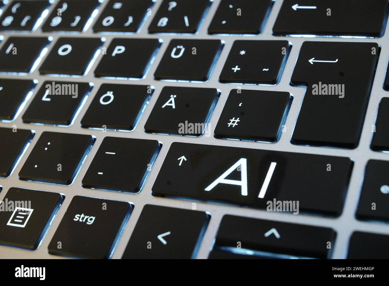 FOTOMONTAGE - Artificial Intelligence, Künstliche Intelligenz. Nahaufnahme einer Laptop-Tastatur mit einer AI-Taste *** FOTOMONTAGE Artificial Intelligence, Artificial Intelligence Close-up of a laptop keyboard with an AI key Stock Photo